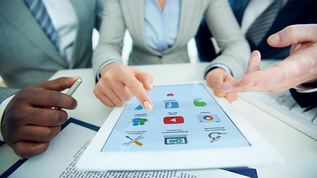 ipad-office-mockup-free_0004_Ebene-1